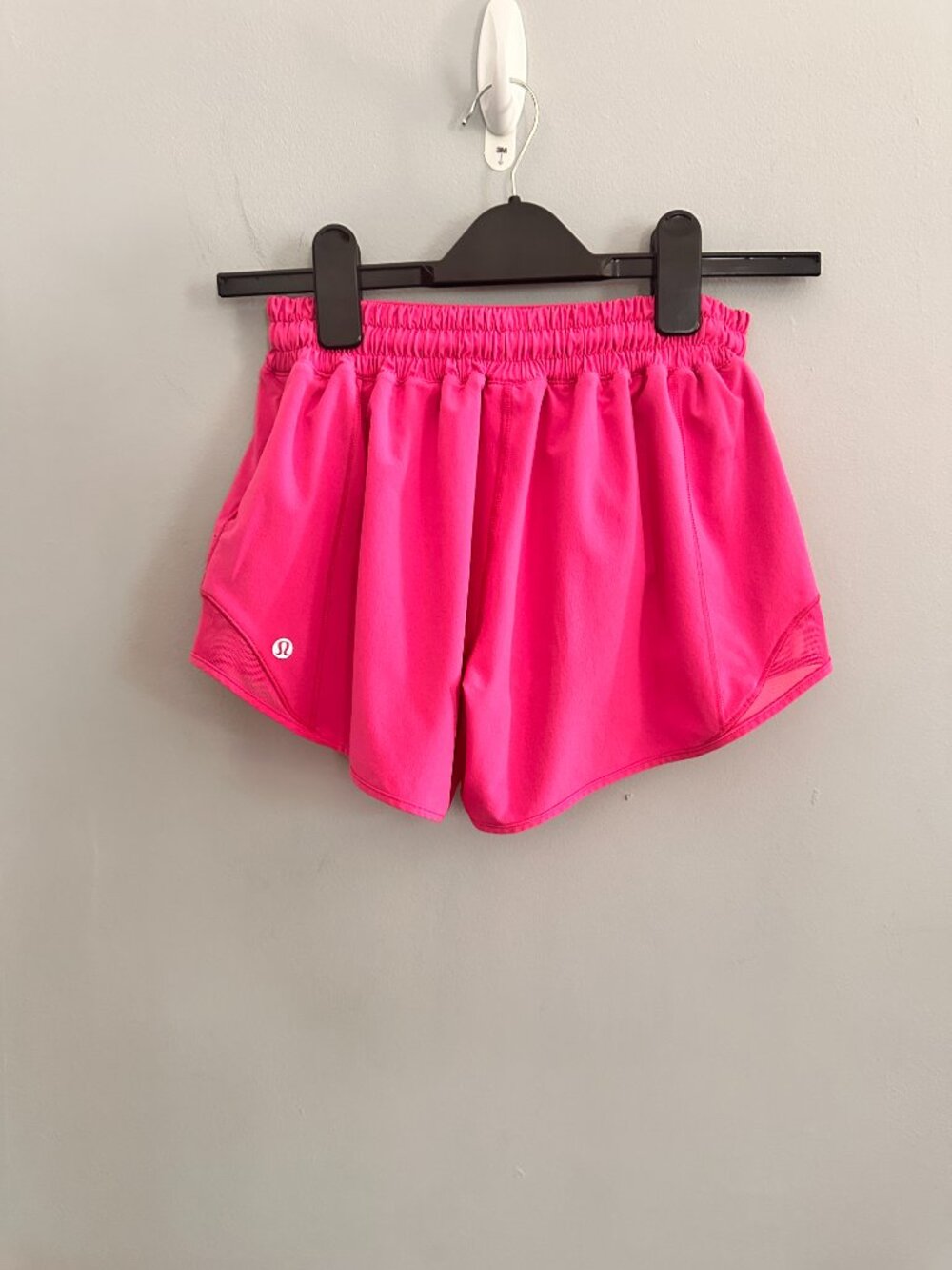 Lululemon Hotty Hot Low-Rise Lined Short 4" Sonic Pink Size 4